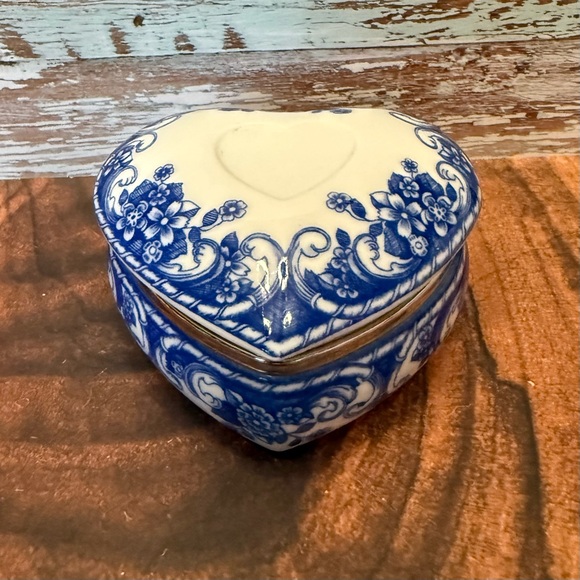 Other - Porcelain Music Trinket Lidded Box Blue and White Plays “I will always love you”